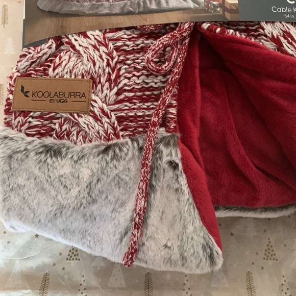 Koolaburra by UGG 54” Tree skirt Redwood, NIP - Picture 5 of 9